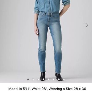 Levi’s 314 Shaping Straight Jeans 29x32 | EUC